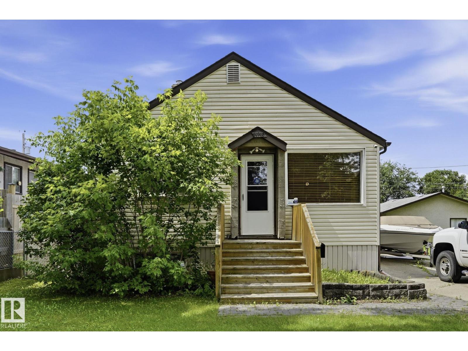 11918 47 ST NW - 1