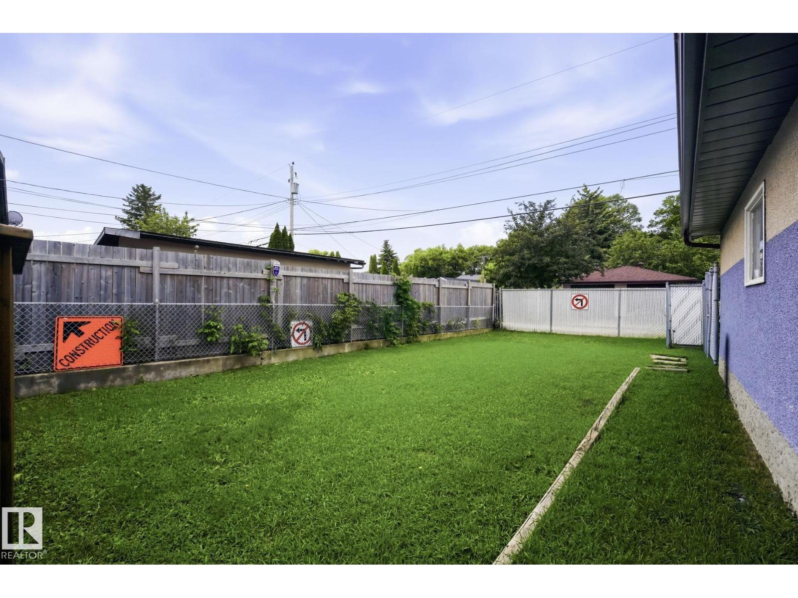 11918 47 ST NW - 10