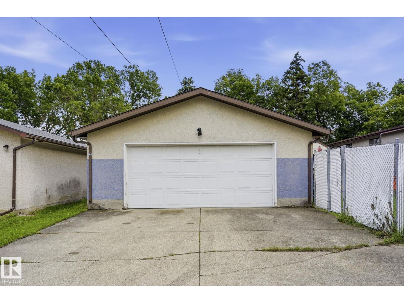 11918 47 ST NW - 14