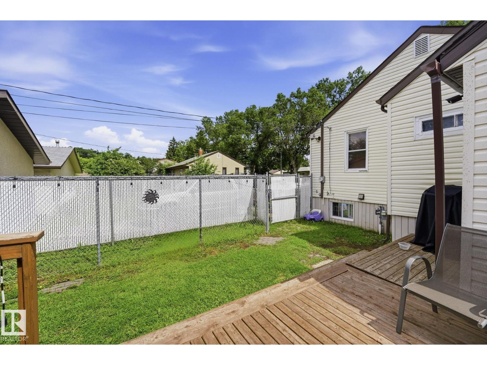 11918 47 ST NW - 4