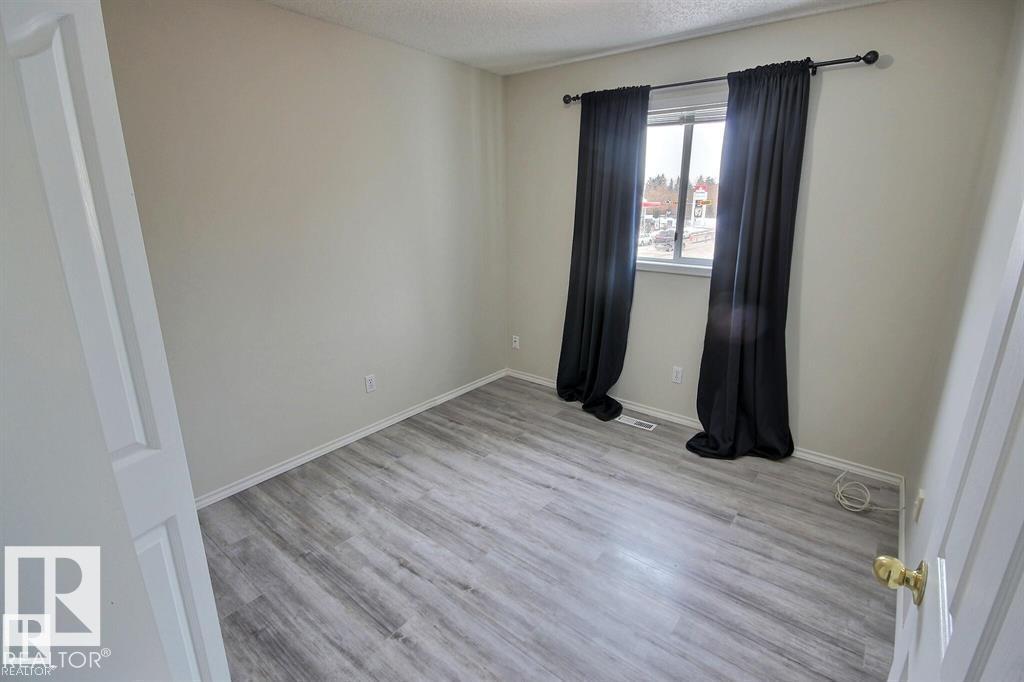 9457 156 ST NW - 17