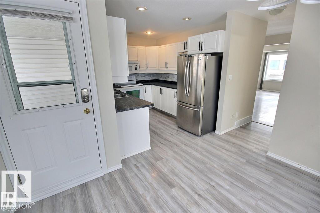 9457 156 ST NW - 6