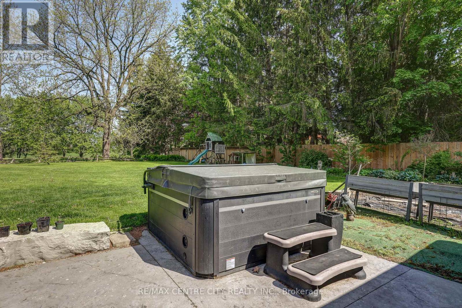 339 SUNSET DRIVE - 44