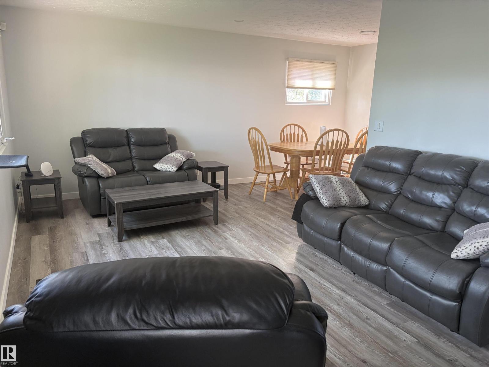 15922 92 AV NW — photo 8
