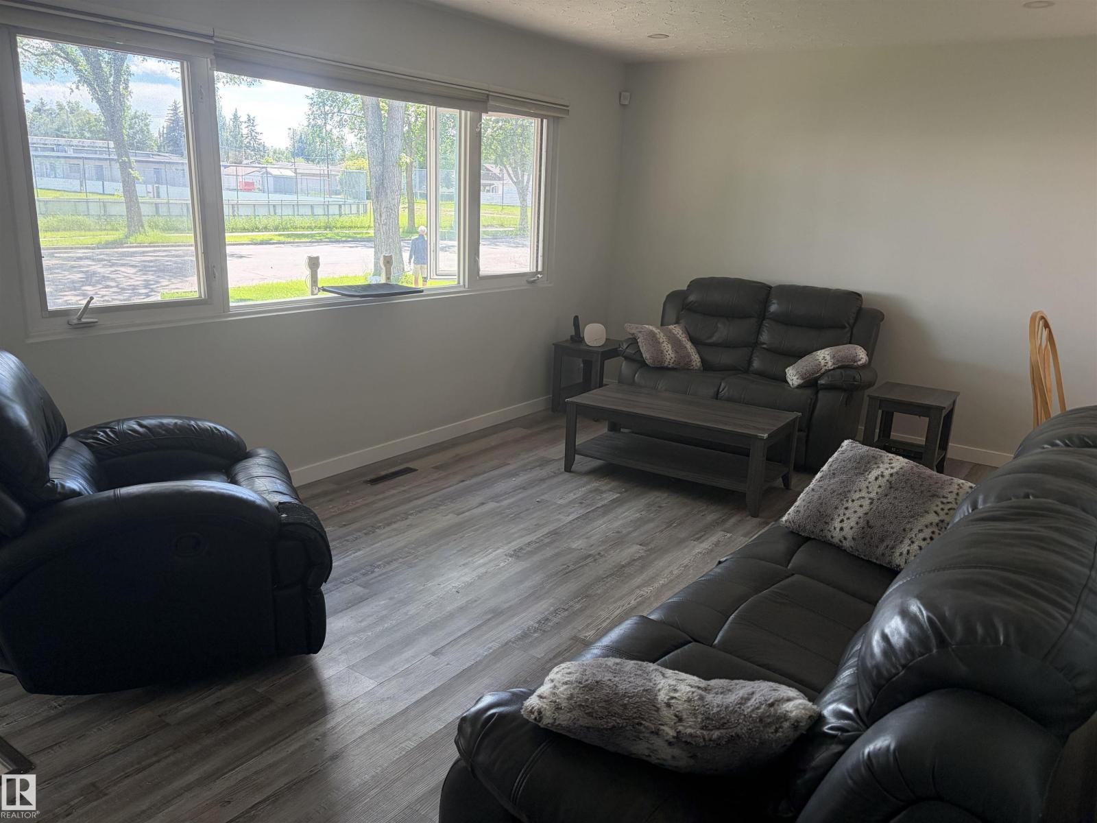 15922 92 AV NW — photo 7
