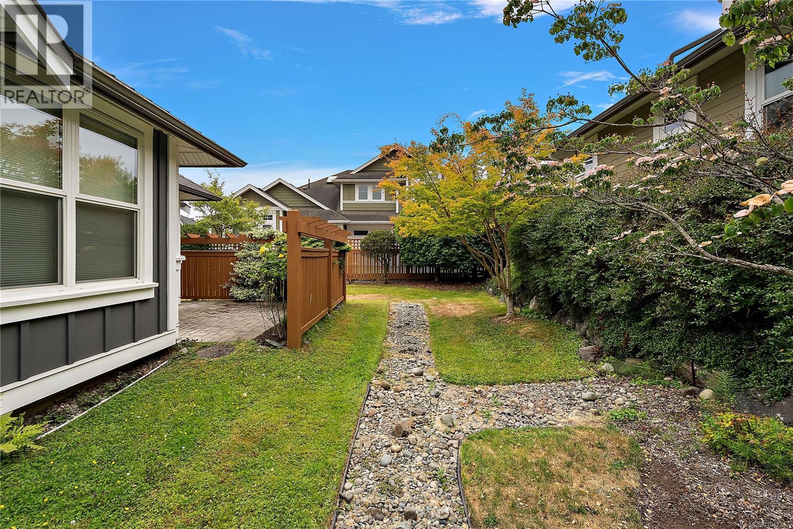 5 10520 McDonald Park Rd, North Saanich