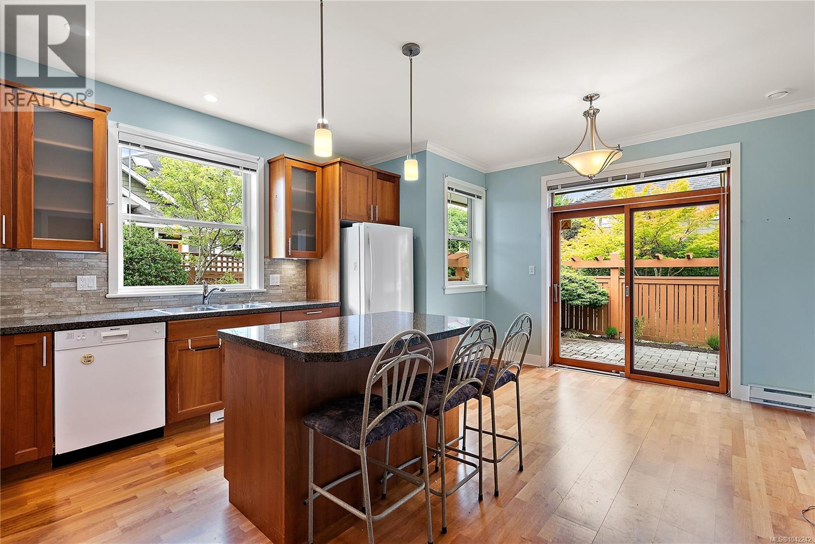 5 10520 McDonald Park Rd, North Saanich