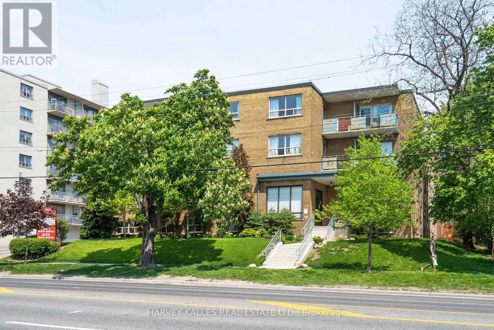 Photo of 1751 Victoria Park Avenue