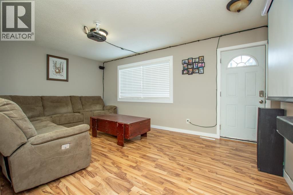 9321 101 Avenue - 4