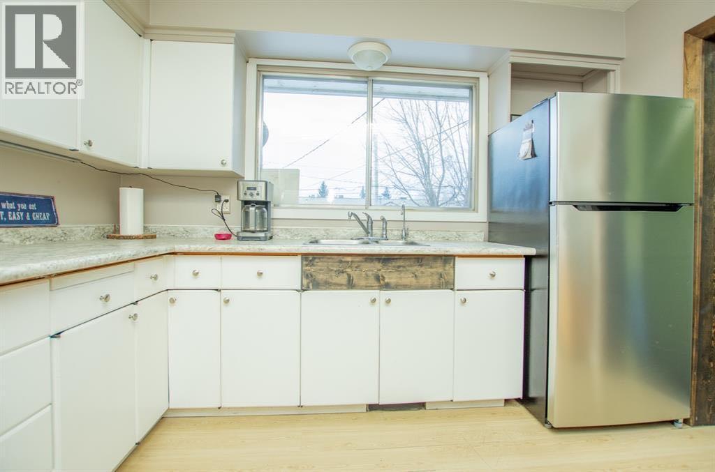 9321 101 Avenue - 7