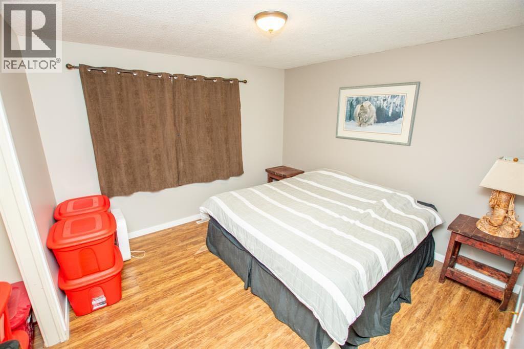 9321 101 Avenue - 11