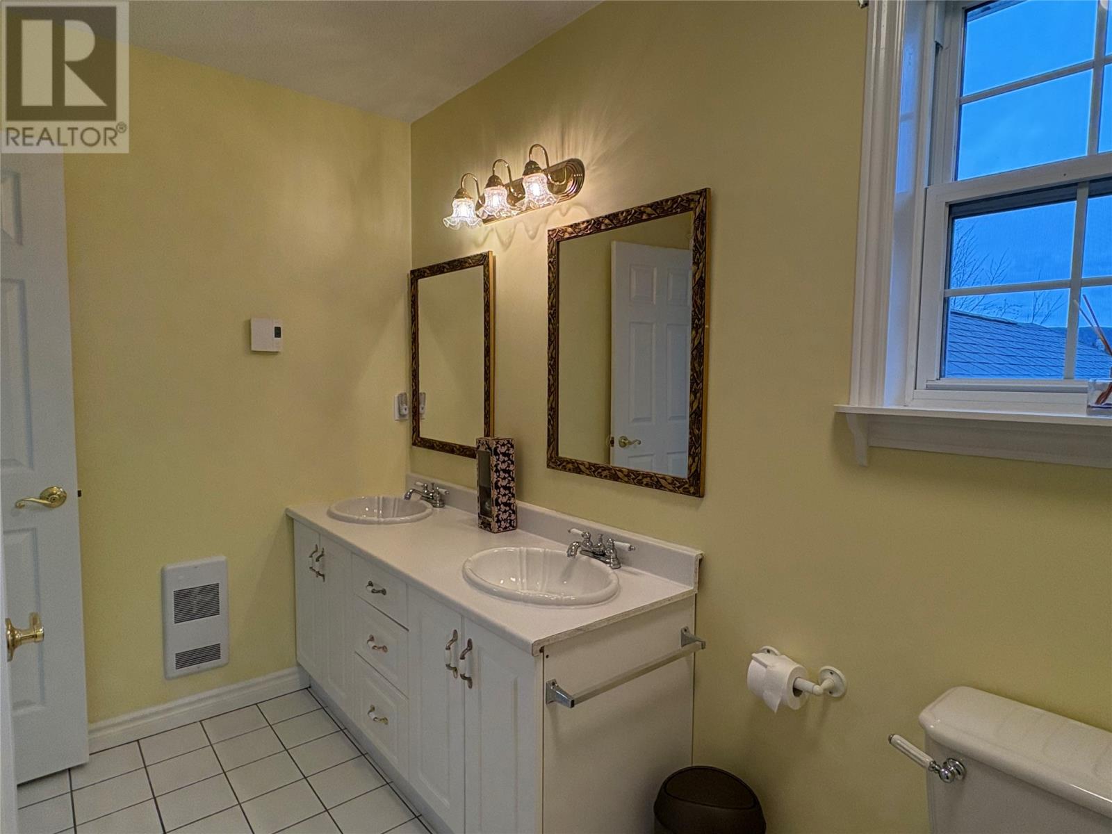 5 Stacey Crescent - 40