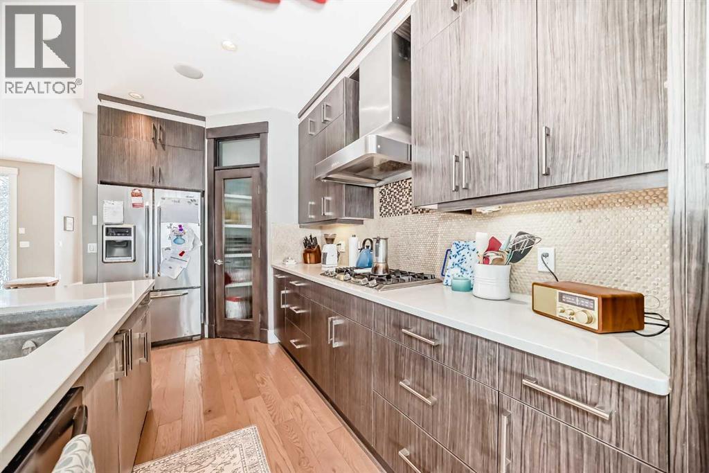 2117 51 Avenue SW - 11