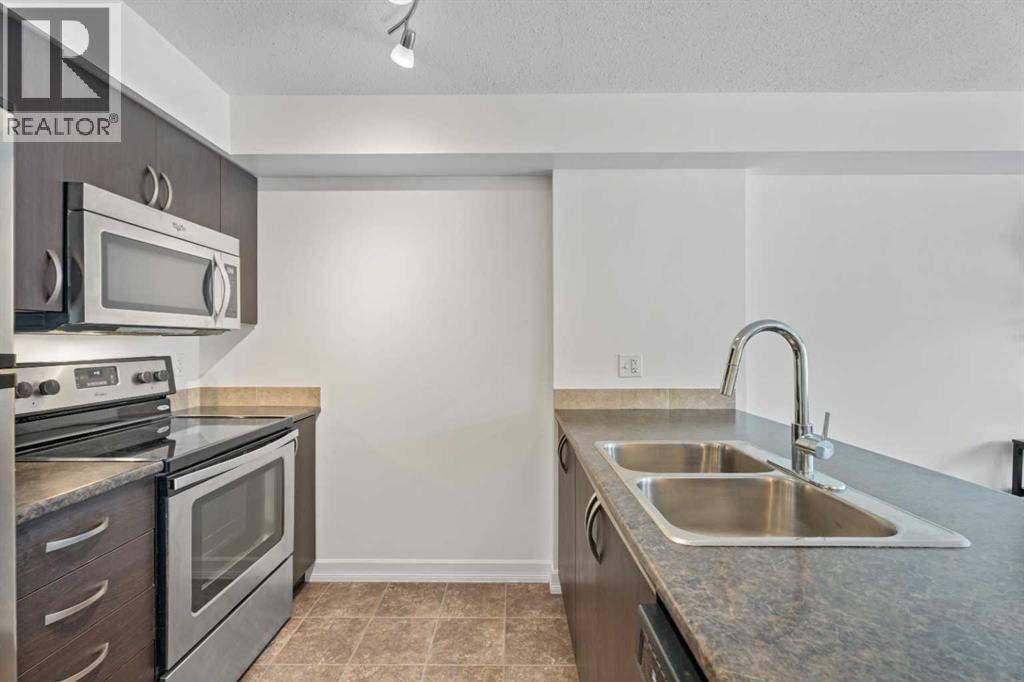 #410 121 Copperpond Common SE - 16