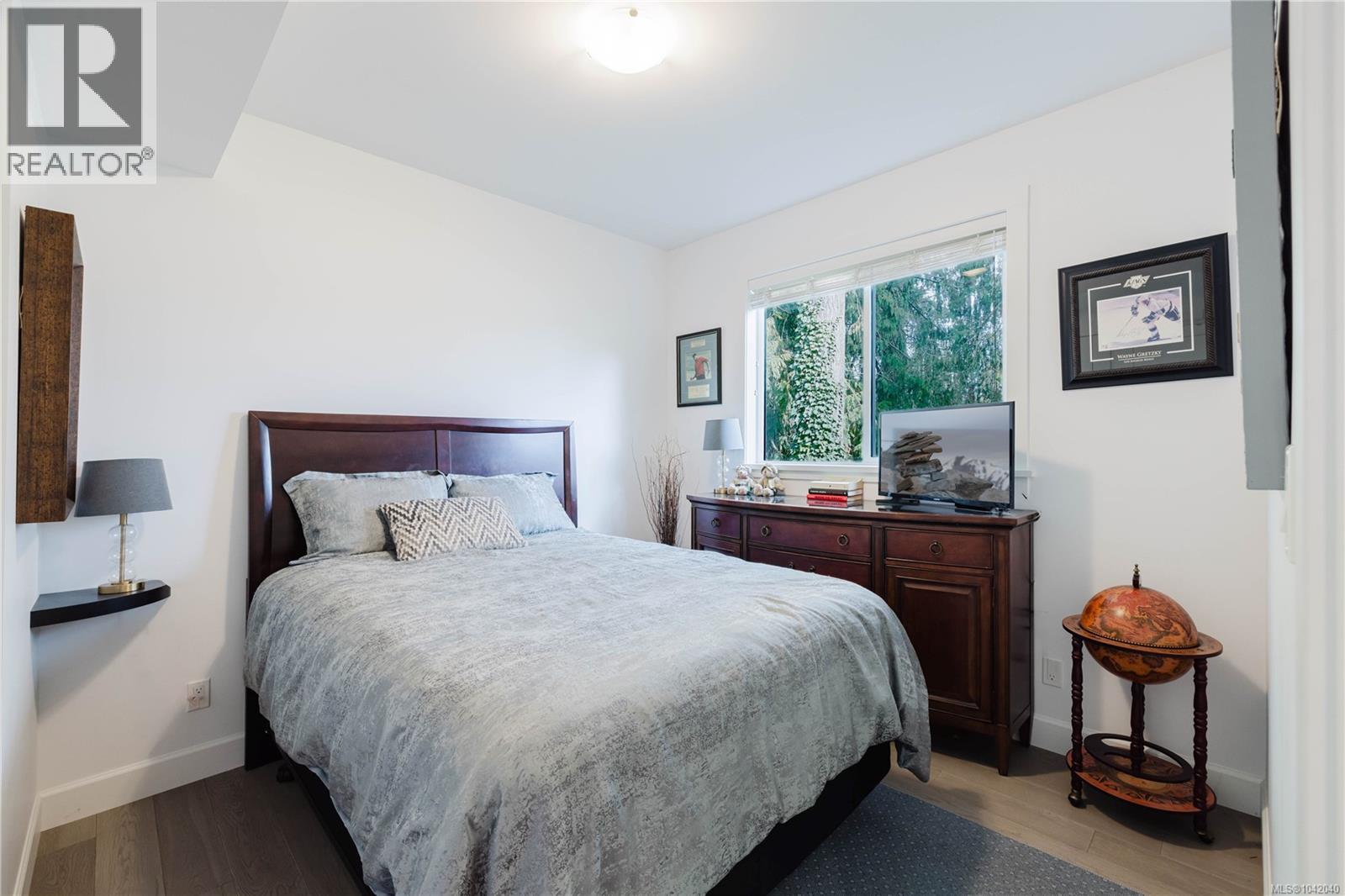 5869 Deuchars Dr - 19