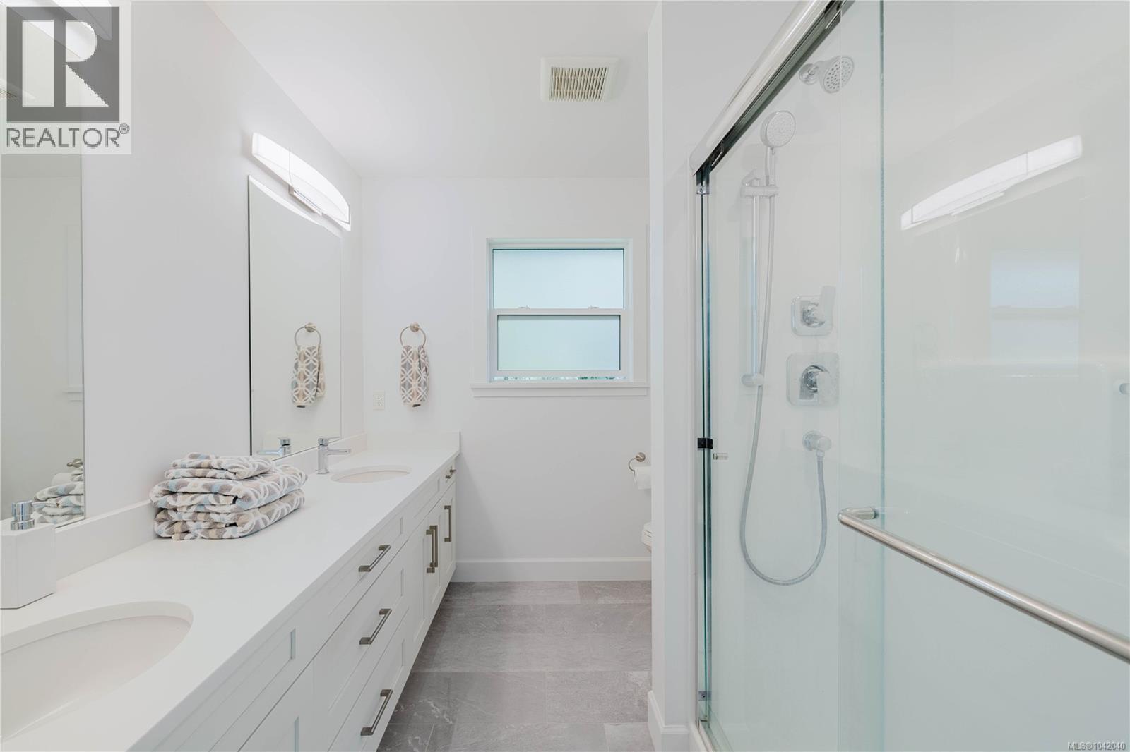 5869 Deuchars Dr - 25