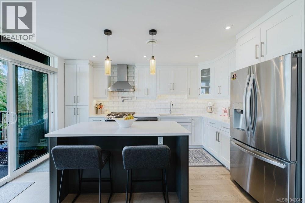 5869 Deuchars Dr - 9