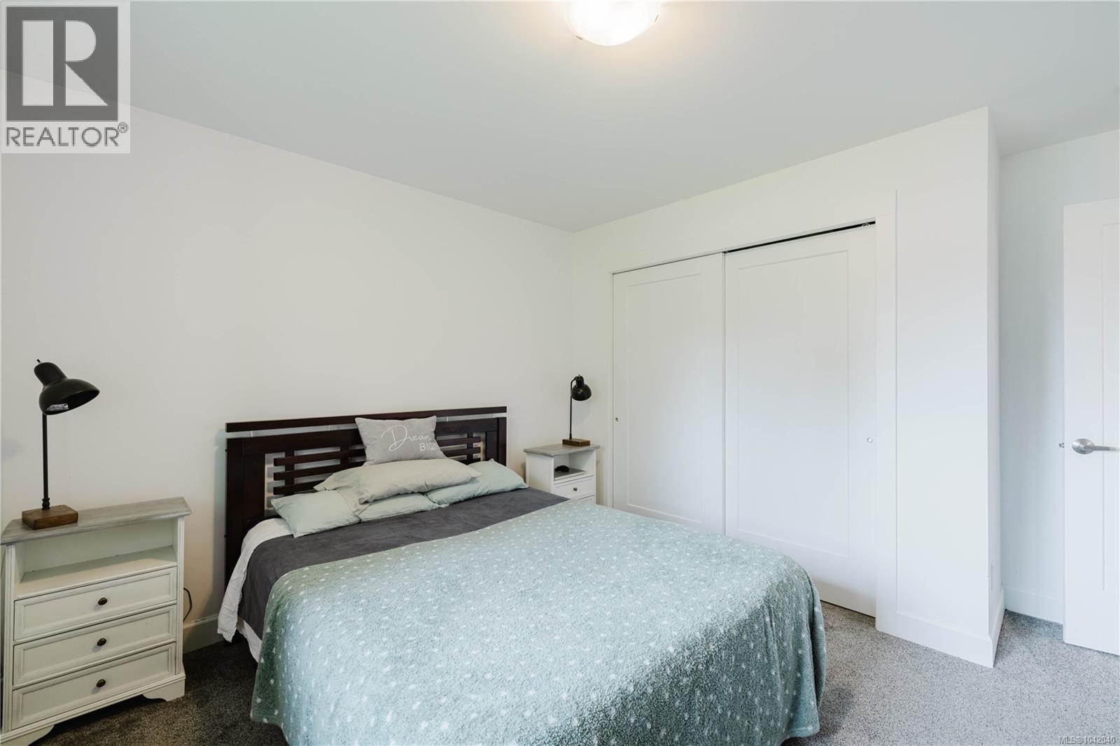 5869 Deuchars Dr - 30