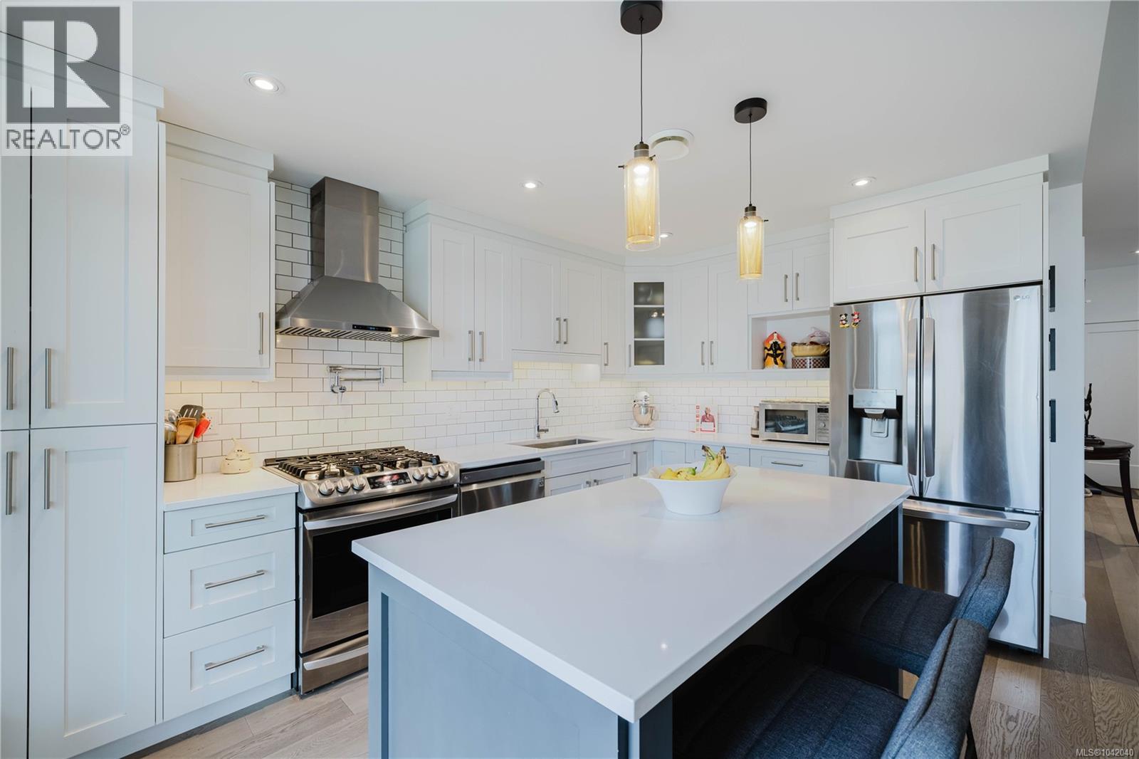 5869 Deuchars Dr - 13