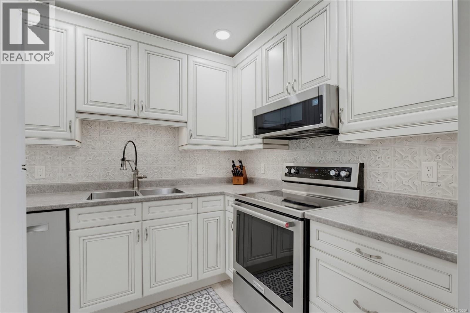 #107 535 Manchester Rd - 12