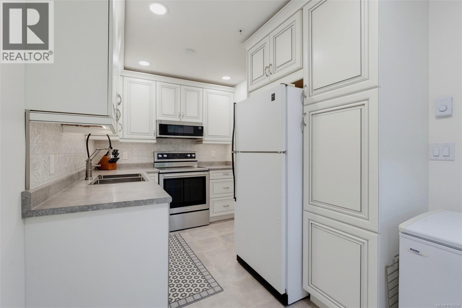 #107 535 Manchester Rd - 16