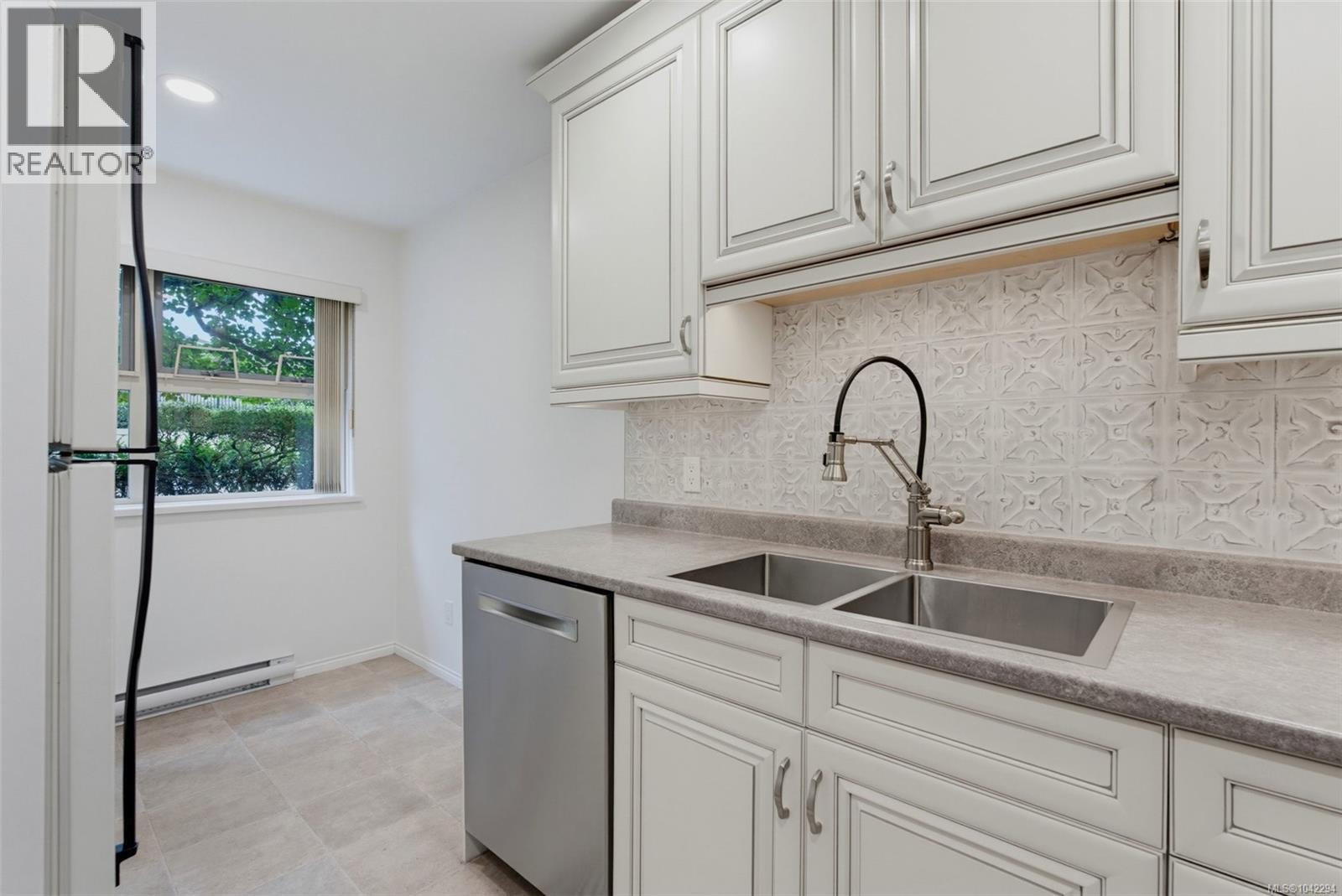 #107 535 Manchester Rd - 13