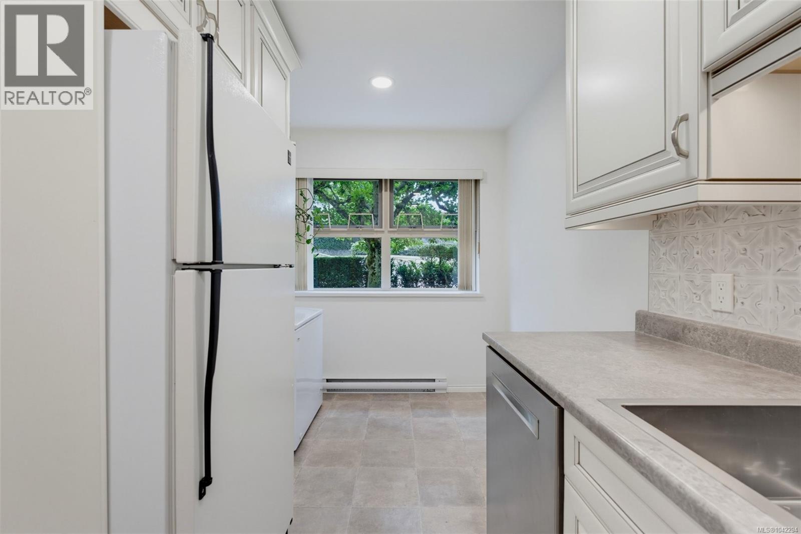 #107 535 Manchester Rd - 14