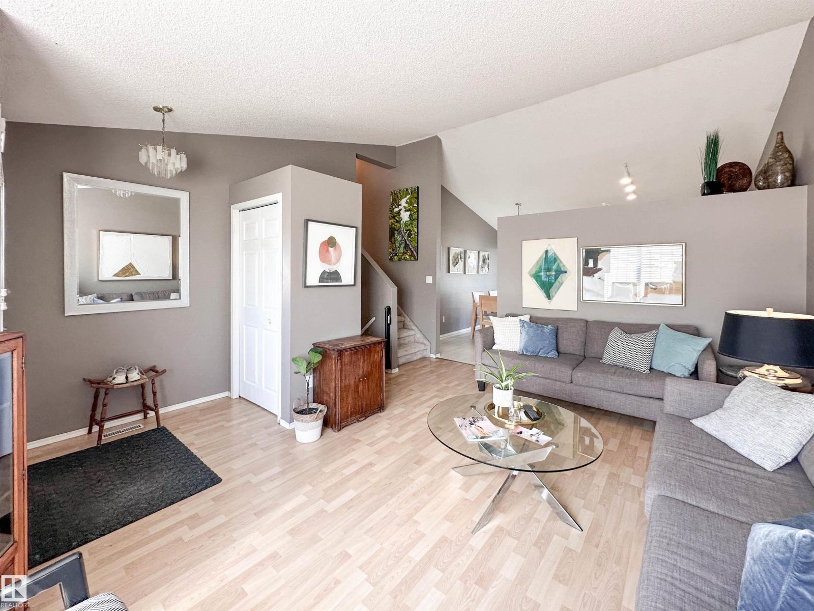 2116 152 AV NW - 3