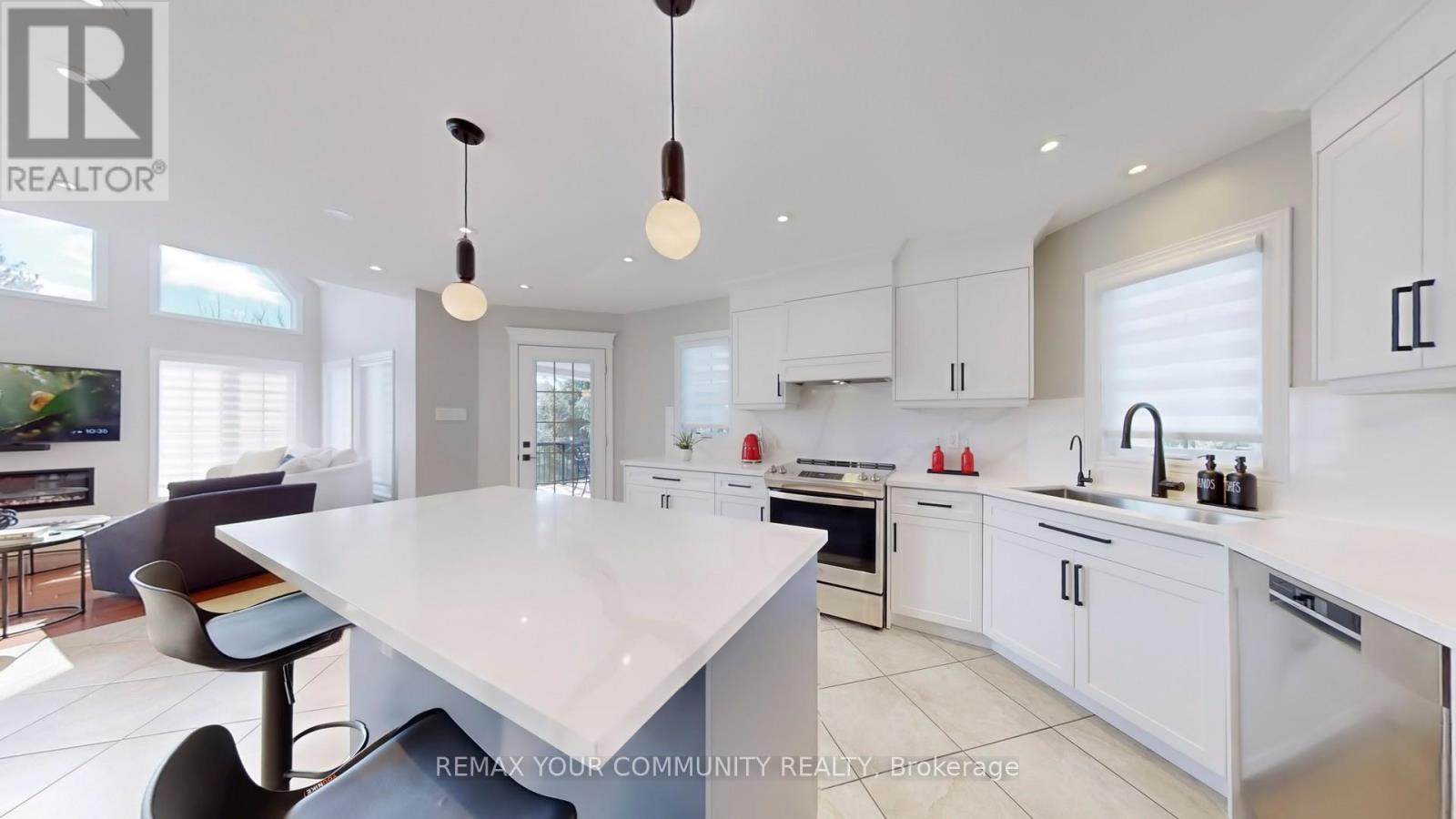 #6 10 REDDINGTON DRIVE - 15