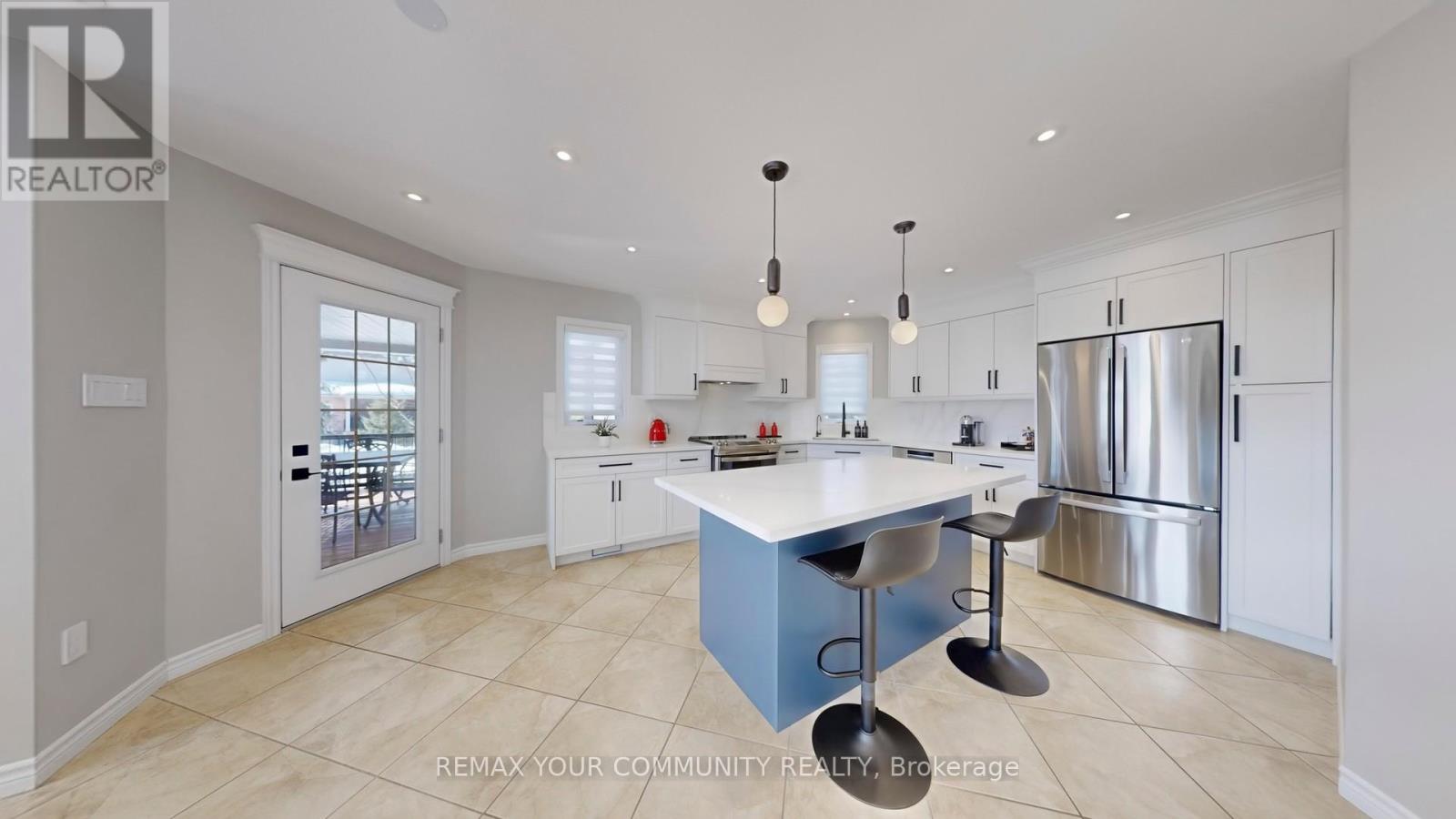 #6 10 REDDINGTON DRIVE - 17