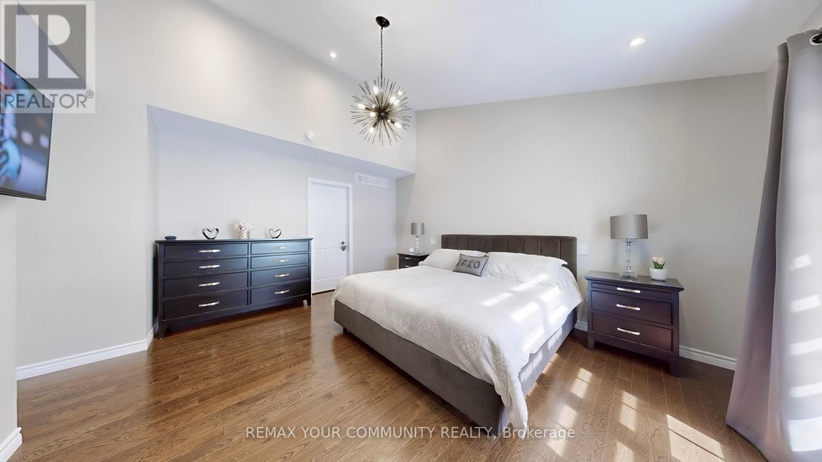 #6 10 REDDINGTON DRIVE - 22