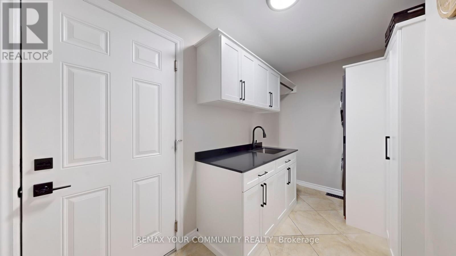 #6 10 REDDINGTON DRIVE - 25