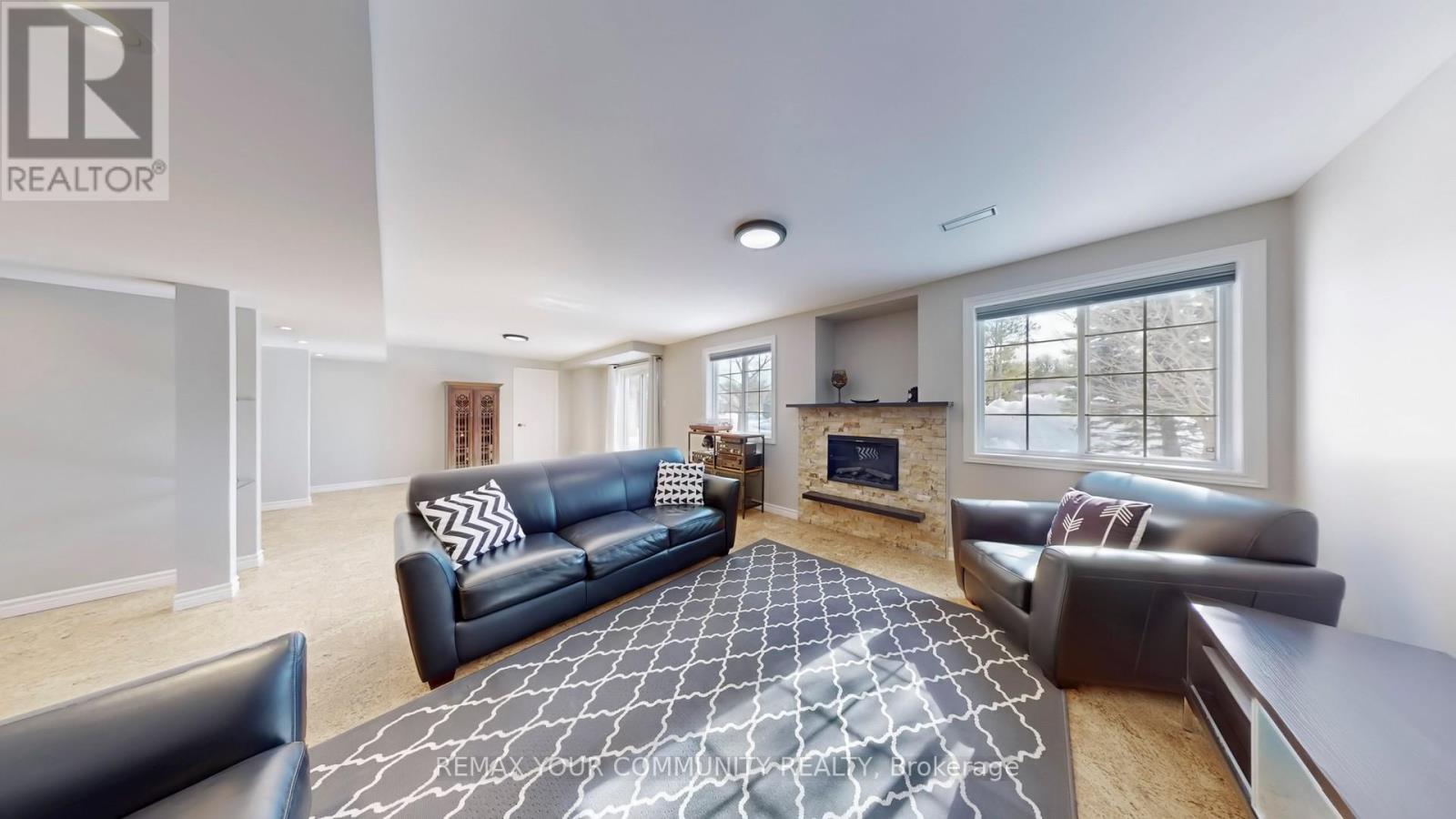 #6 10 REDDINGTON DRIVE - 38