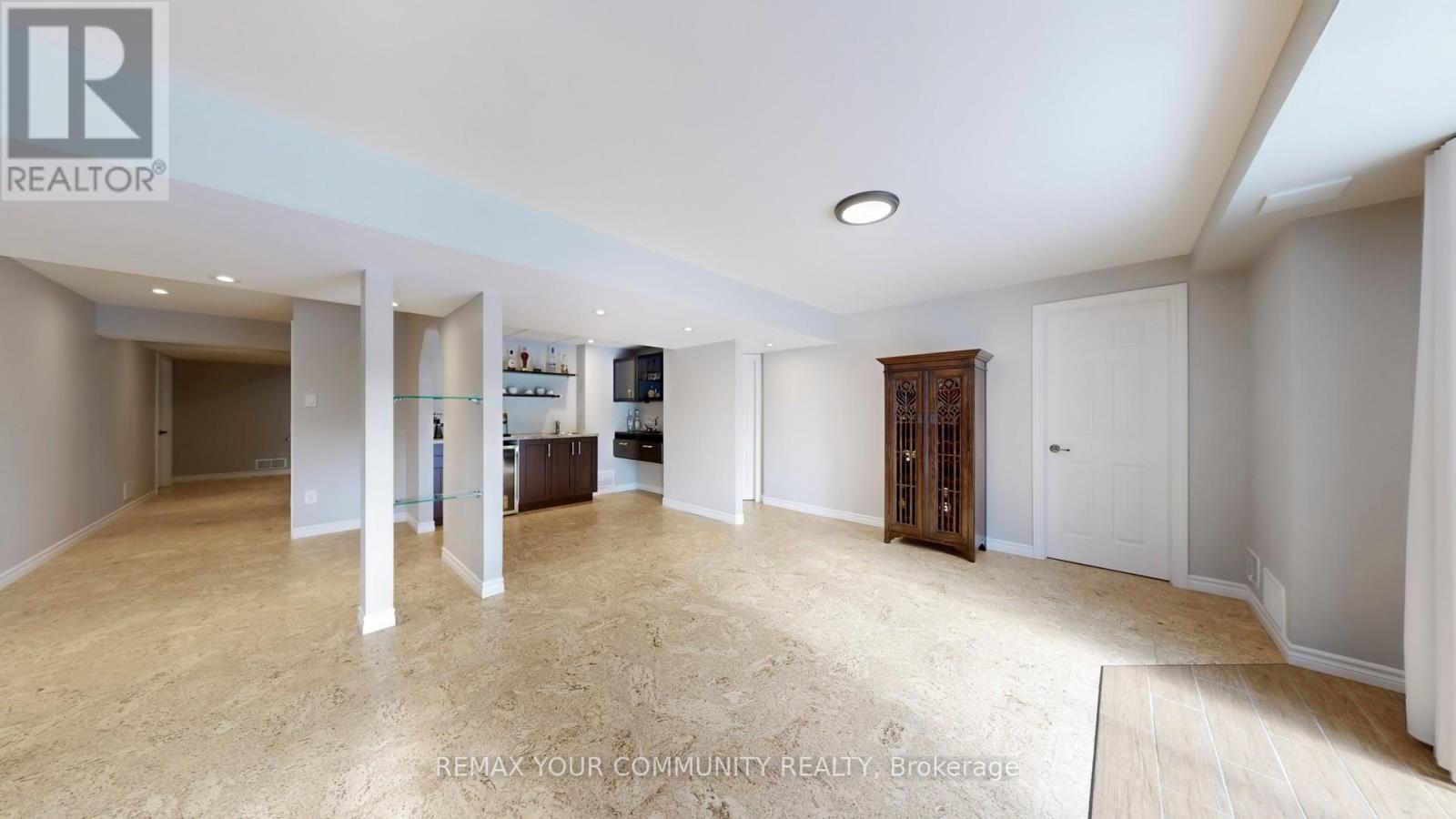 #6 10 REDDINGTON DRIVE - 39