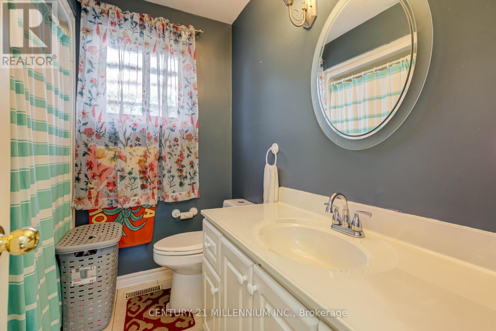 150 FOLKSTONE CRESCENT - 12