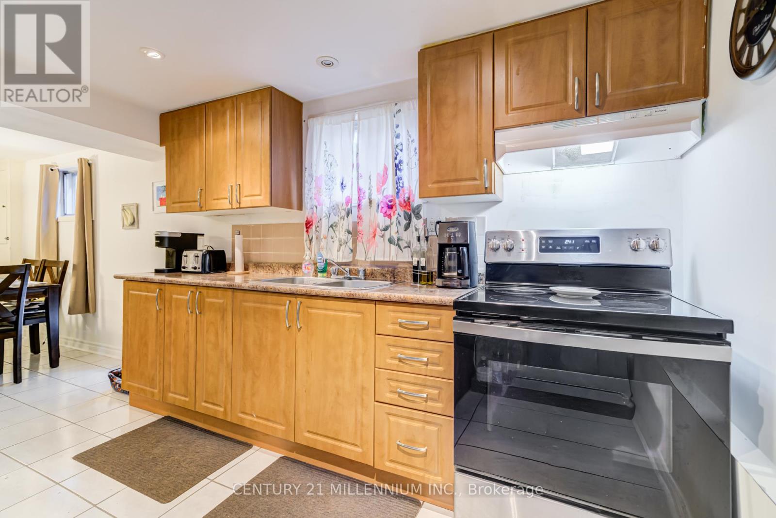 150 FOLKSTONE CRESCENT - 14