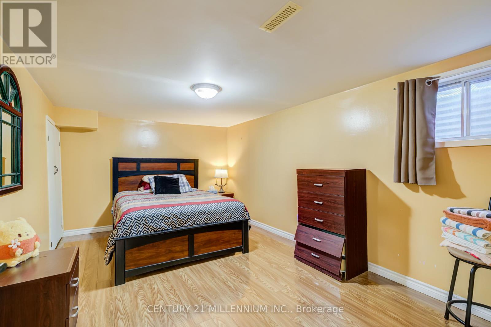 150 FOLKSTONE CRESCENT - 16