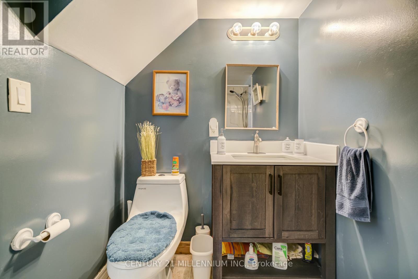 150 FOLKSTONE CRESCENT - 18