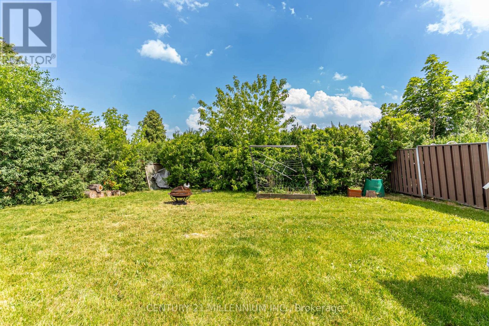 150 FOLKSTONE CRESCENT - 20
