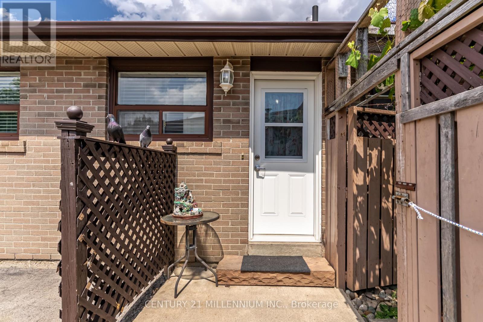 150 FOLKSTONE CRESCENT - 21