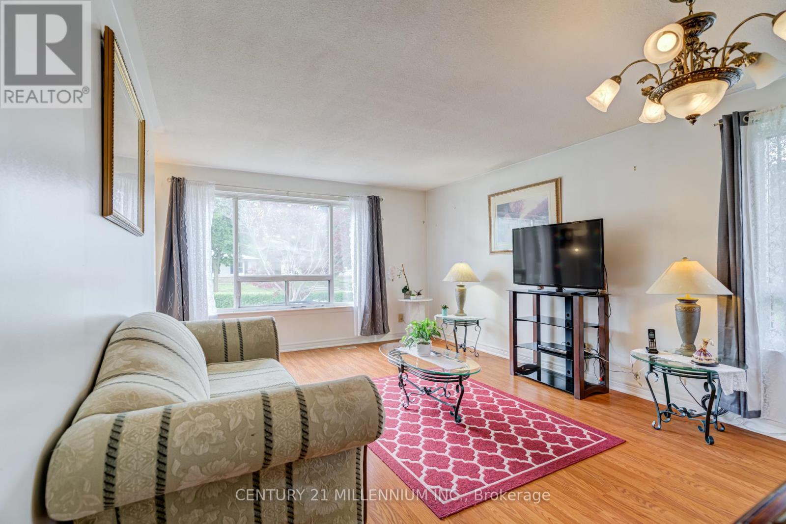 150 FOLKSTONE CRESCENT - 4