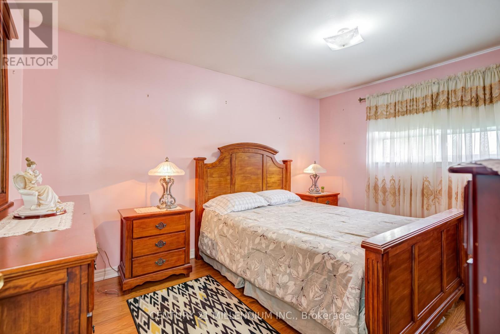 150 FOLKSTONE CRESCENT - 9