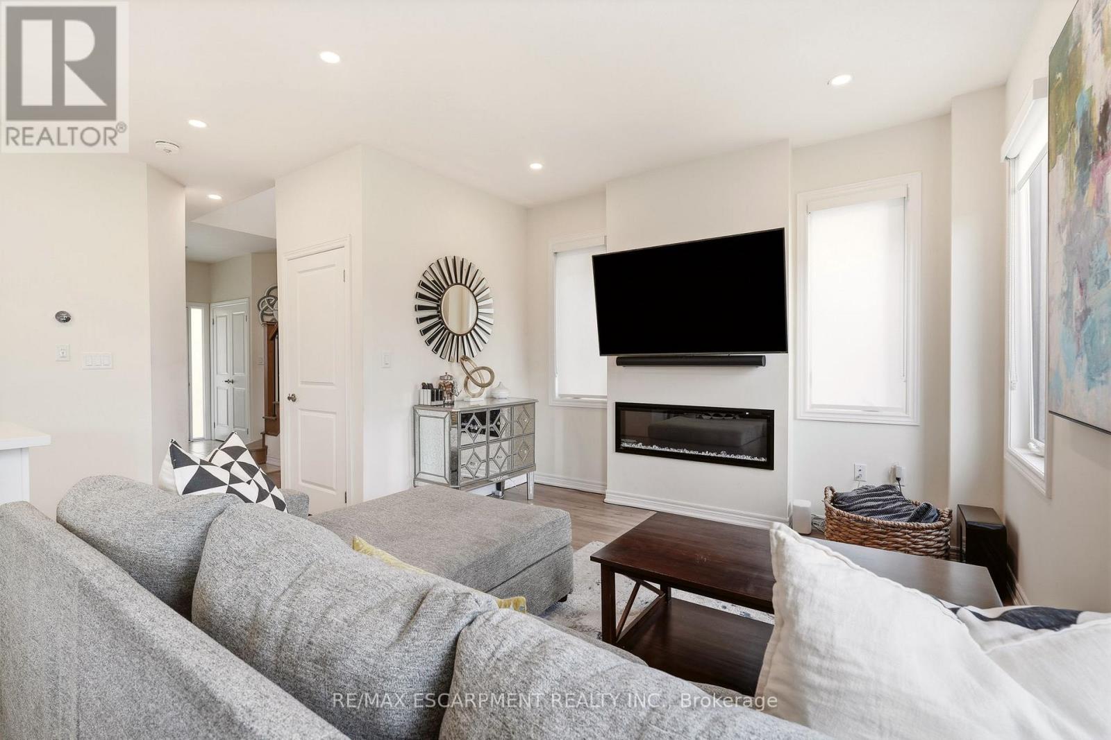 67 PINOT CRESCENT - 16