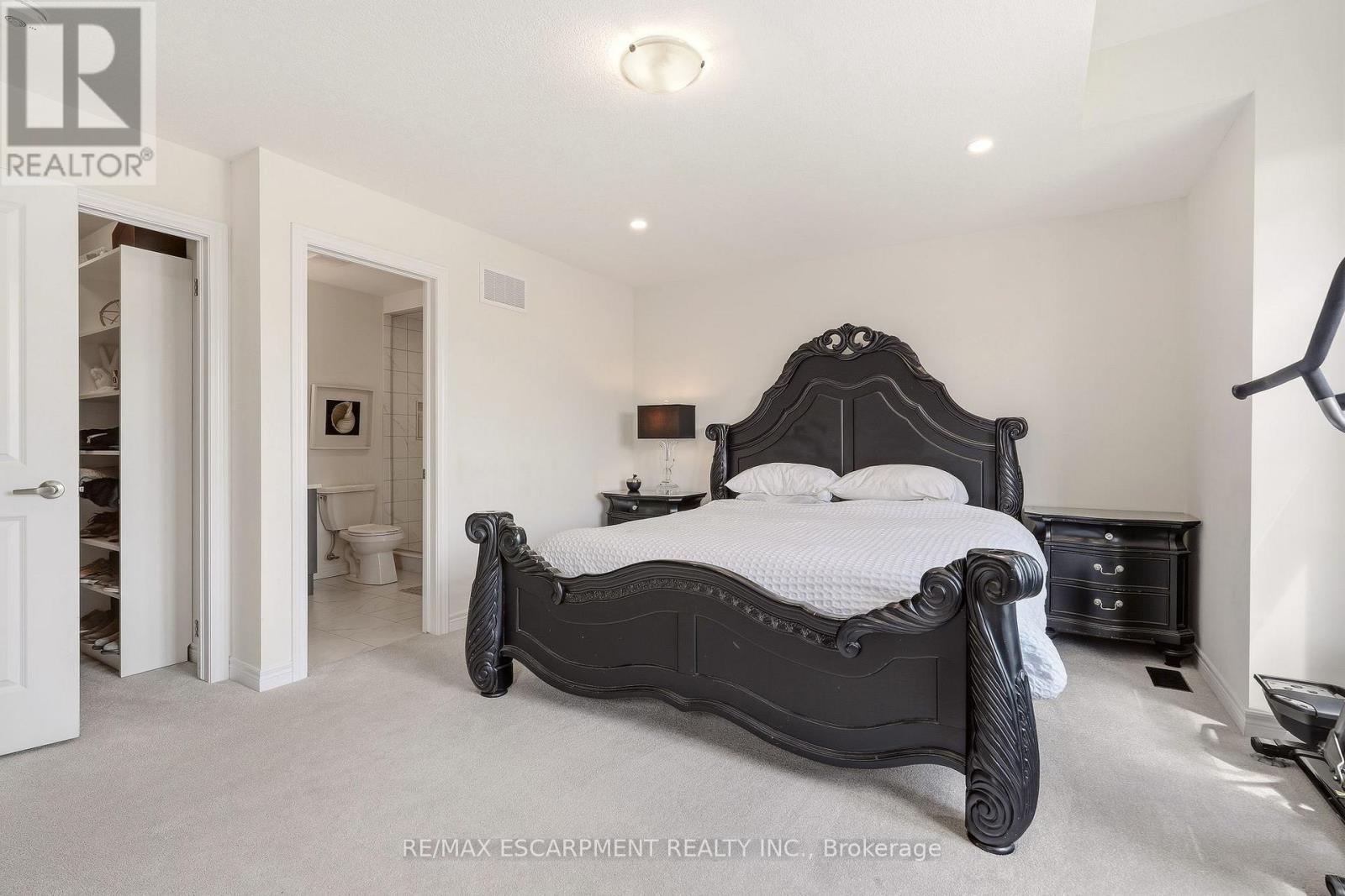 67 PINOT CRESCENT - 29