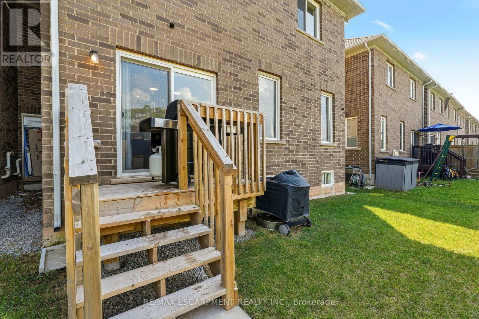 67 PINOT CRESCENT - 44