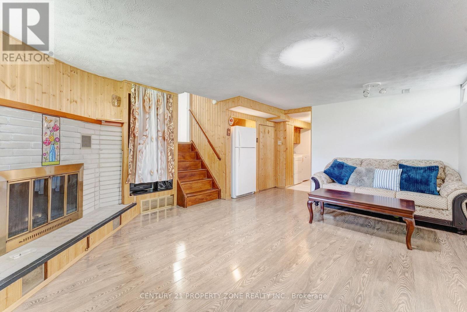 102 HICKORY HEIGHTS CRESCENT - 23