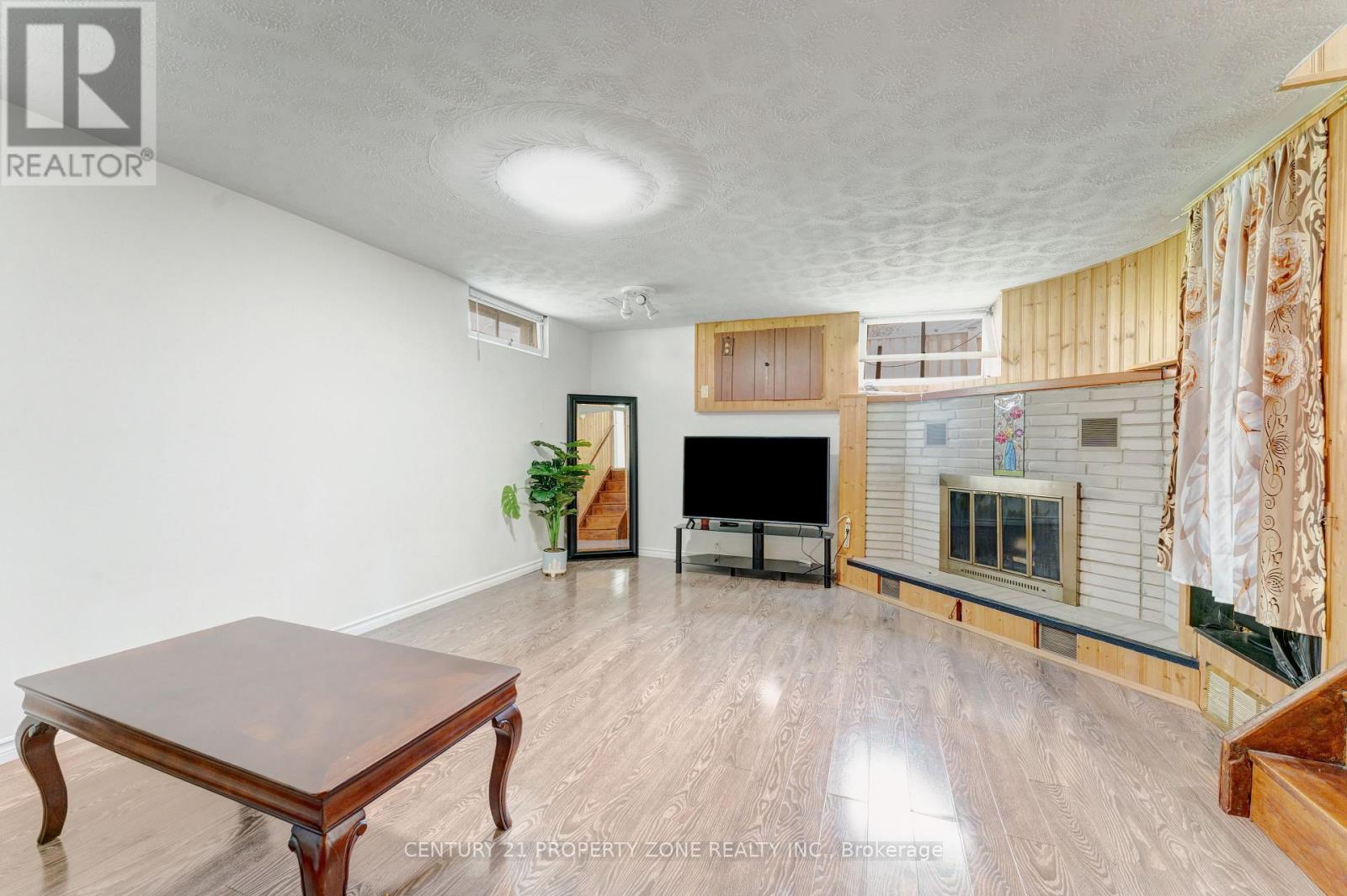 102 HICKORY HEIGHTS CRESCENT - 24
