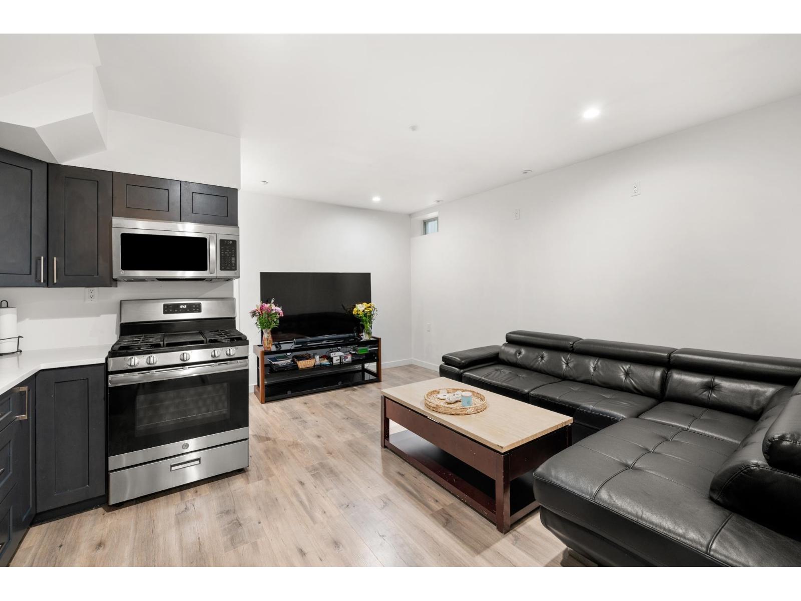 1247 STAYTE ROAD, White Rock
