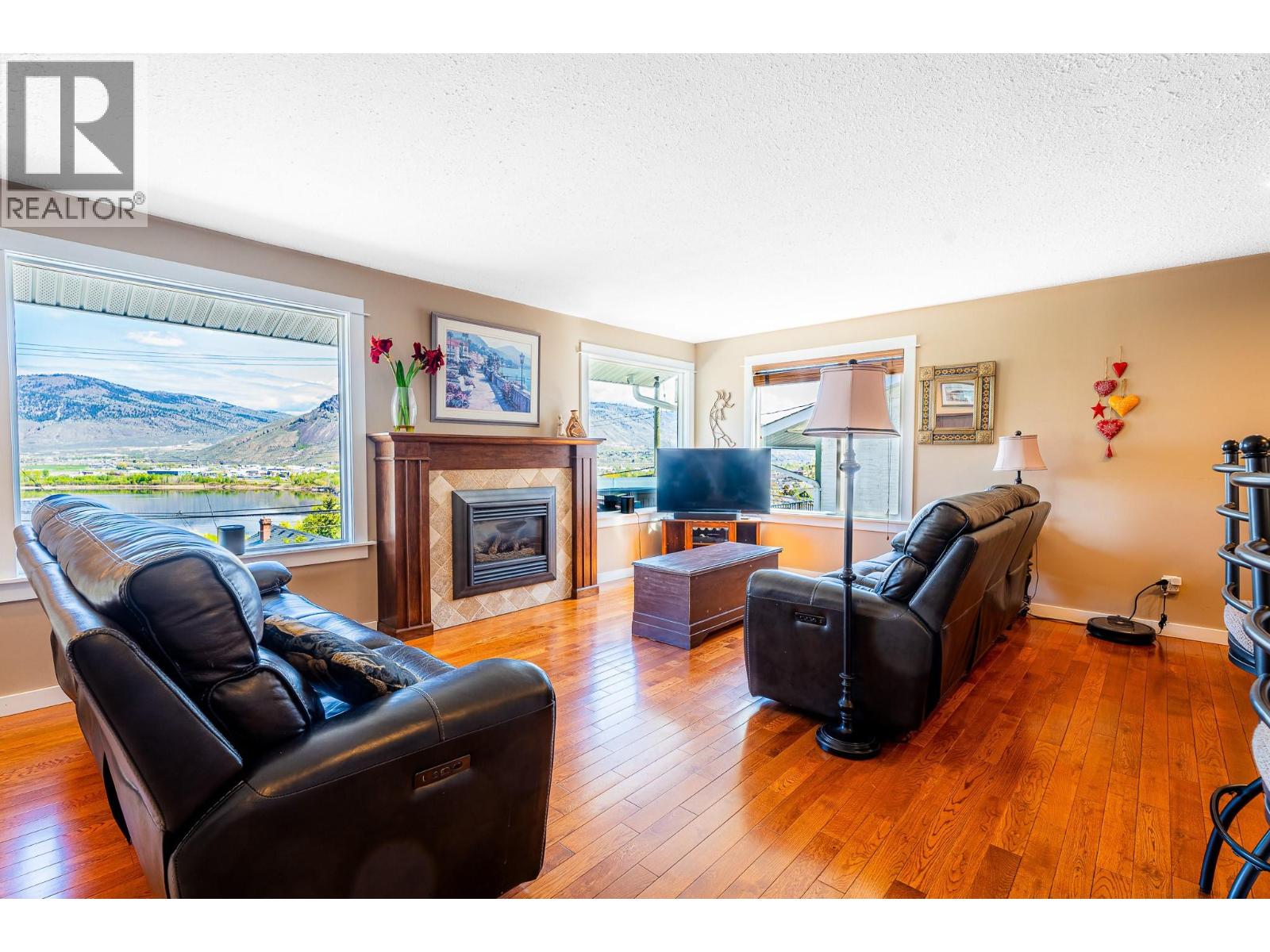 255 St Paul Street W - 4