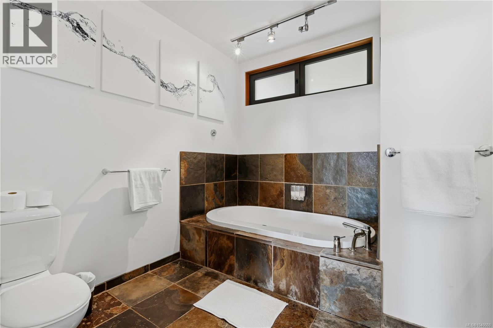 203 515 Marine Dr, Ucluelet